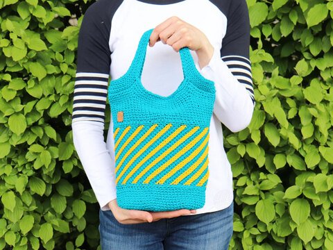 Sommerliche Taschen "Twister" (2 Gr., 2 Varianten)