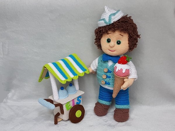 Häkelanleitung, Puppenkleidung Luigi der Eisverkäufer