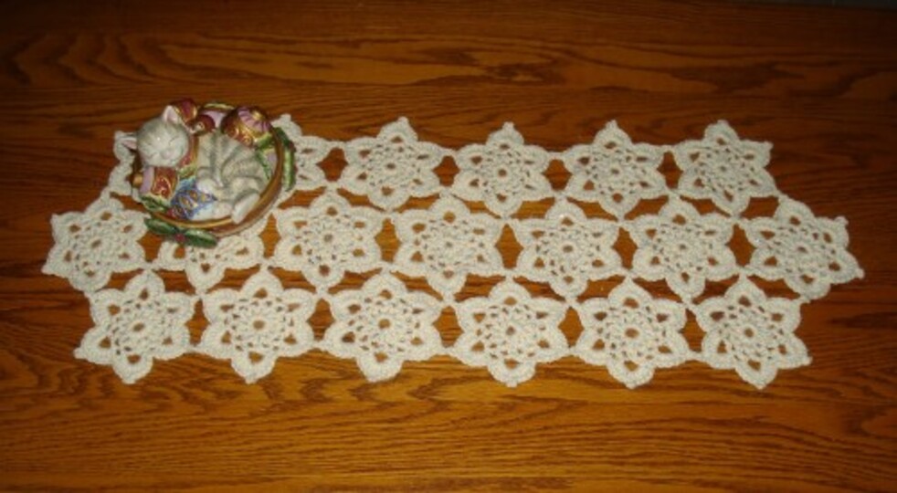 Pattern Snow Crystals Table Runner - PA-602