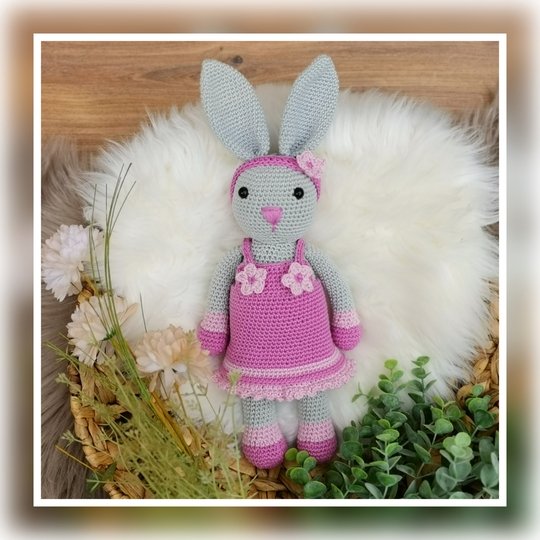 Rosalie Rabbit - Häkelanleitung Hase mit Kleid