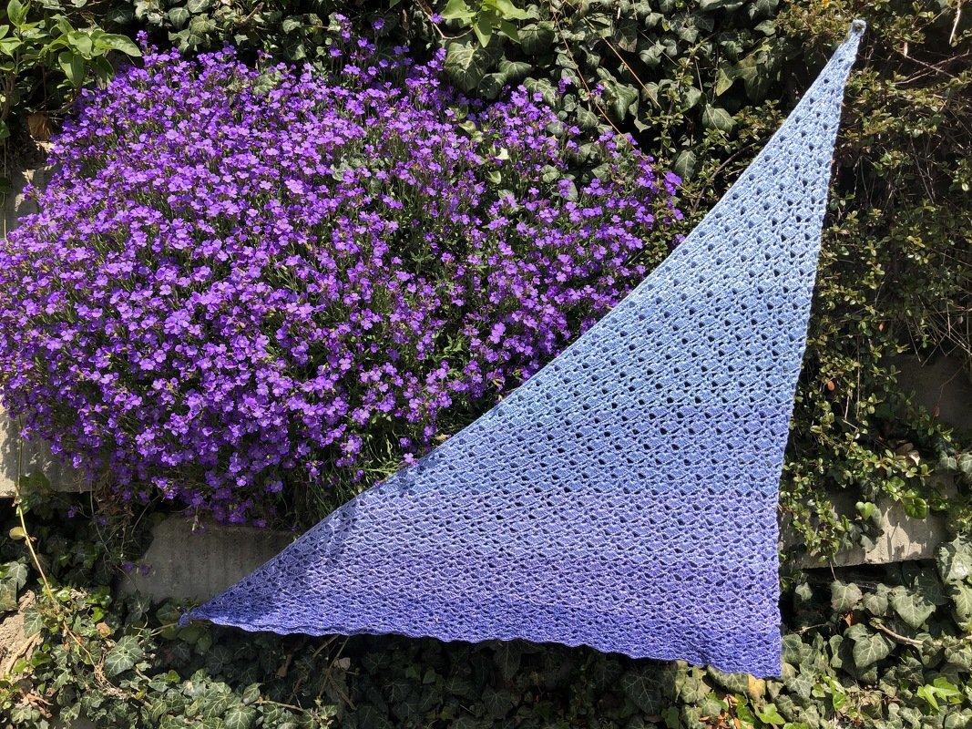 Breezy Blossom - Häkelanleitung luftiges Dreieckstuch *anfängertauglich* - Bild 2