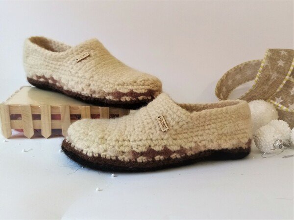 Slippers. Moccasins or Crochet pattern 36-43