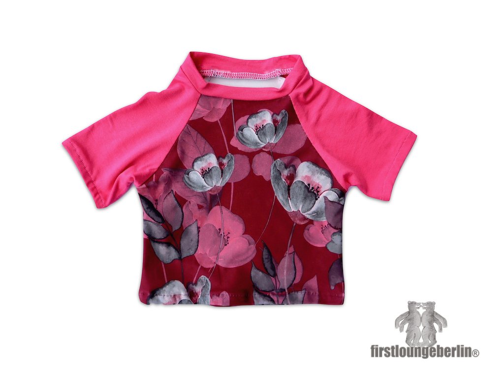 Kurzärmeliges Baby- und Kindershirt dunkelrot mit graurosem Blumenmuster und pinken Raglanärmeln