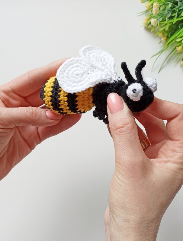 Crochet bee amigurumi pattern, Easy crochet amigurumi bee - Image 5