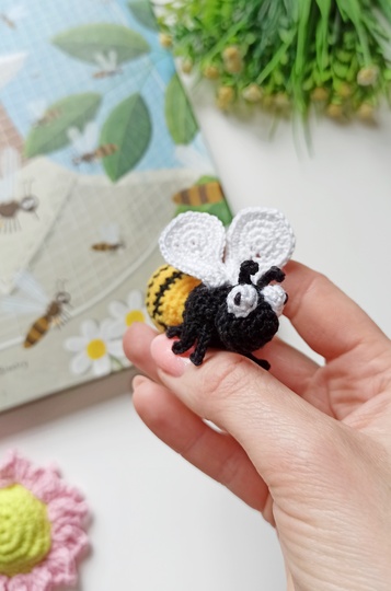 Crochet bee amigurumi pattern, Easy crochet amigurumi bee