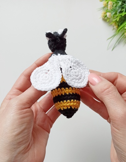 Crochet bee amigurumi pattern, Easy crochet amigurumi bee
