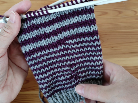 Videotutorial: Rundgestrickte Farbwechsel ohne Versatz
