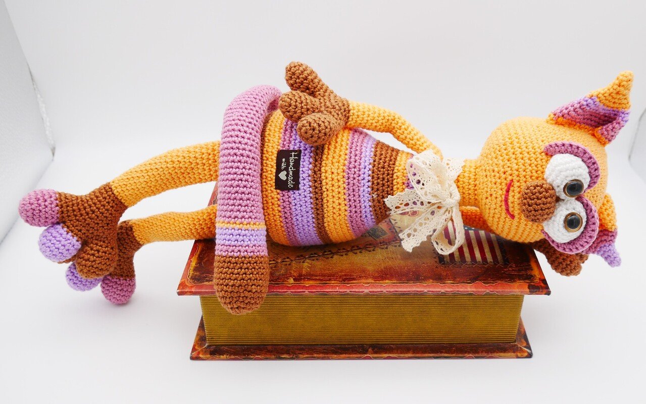 Häkelanleitung Fluxi der freche Kantenhocker - Bild 2