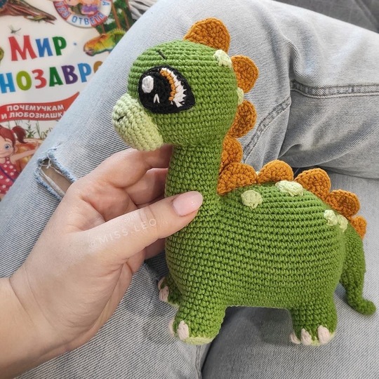 Dinosaur Family Crochet pattern: Dino parents (boy & girl), dino child