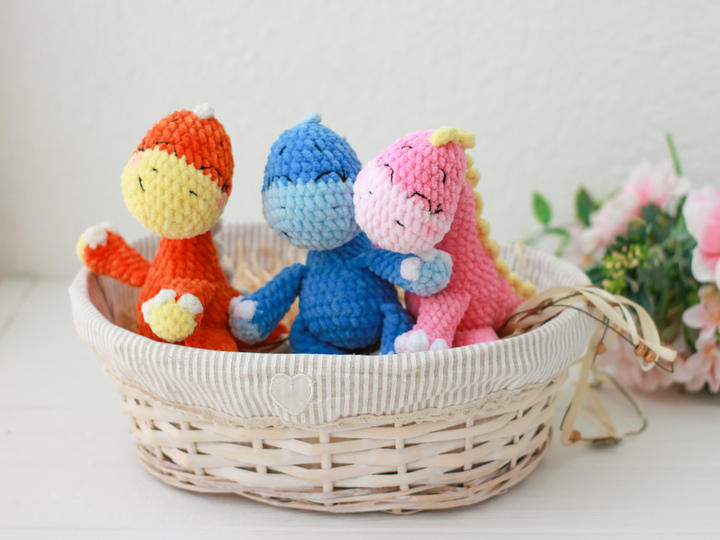Dinosaur Family Crochet pattern: Dino parents (boy & girl), dino child