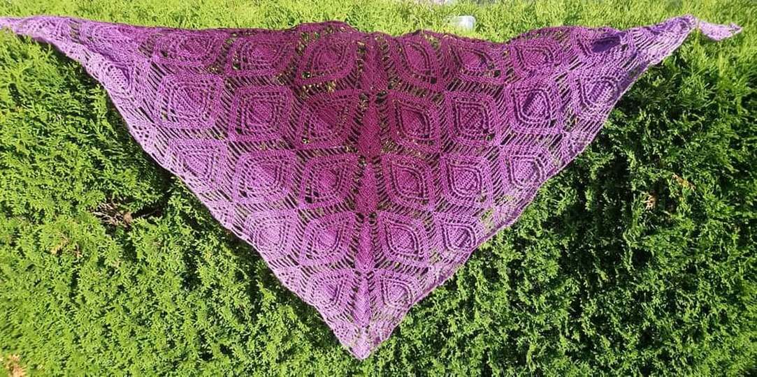 Crochet Pattern Triangle Shawl Segen der Engel – with Crochet Chart