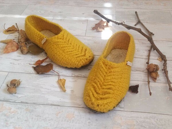 Herringbone slippers. Crochet pattern