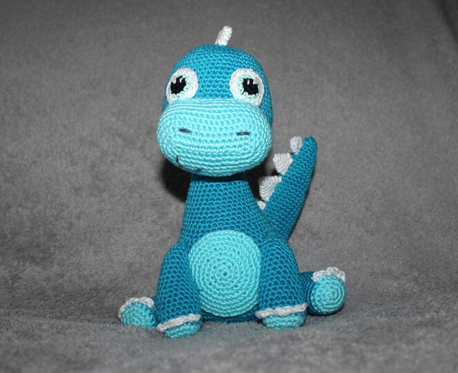 Crochet Dinosaur Pattern – Baby Dino Olaf, approx. 20 cm (EN & DE)