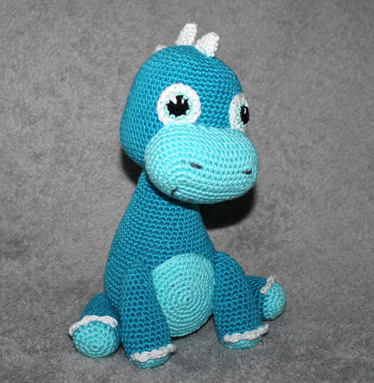 Crochet Dinosaur Pattern – Baby Dino Olaf, approx. 20 cm (EN & DE)