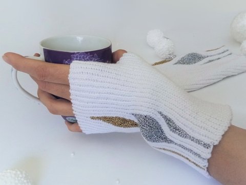 Häkelanleitung für stilvolle fingerlose Handschuhe - Perfekt für den Herbst