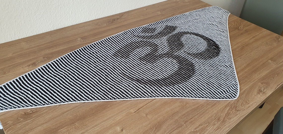 OM Symbol, Shadow Knitting, Illusion Knitting, Motiif Shawl