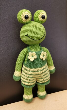 Froggy - crochet pattern