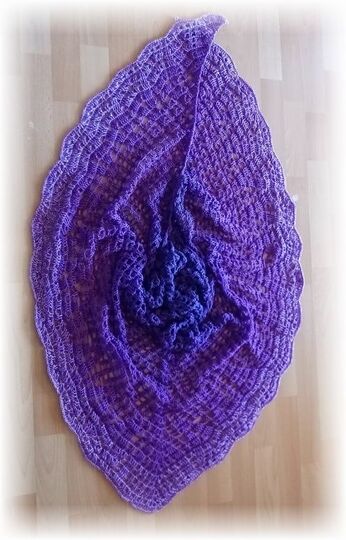 Häkelanleitung großes luftiges Dreieckstuch Rosana