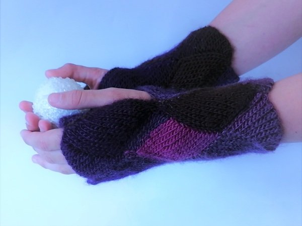 Fingerless Gloves. Crochet pattern. Rhombuses