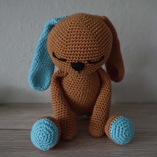 Amigurumi Häkelanleitung schlafender Hase Bella