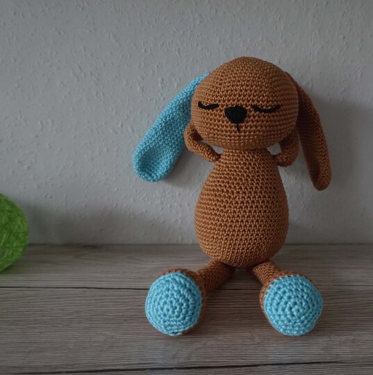 Amigurumi Häkelanleitung schlafender Hase Bella