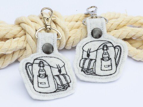 Stickdatei Rucksack ITH Anhänger Berge Wandern