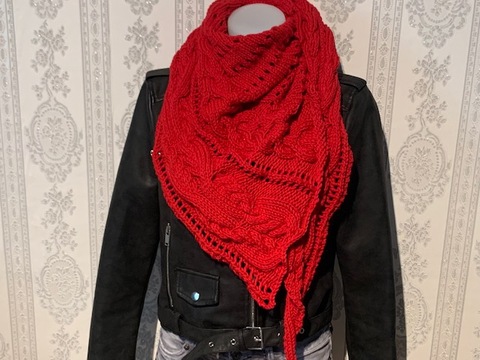 Strickanleitung für das Tuch "Zöpfe in Red"