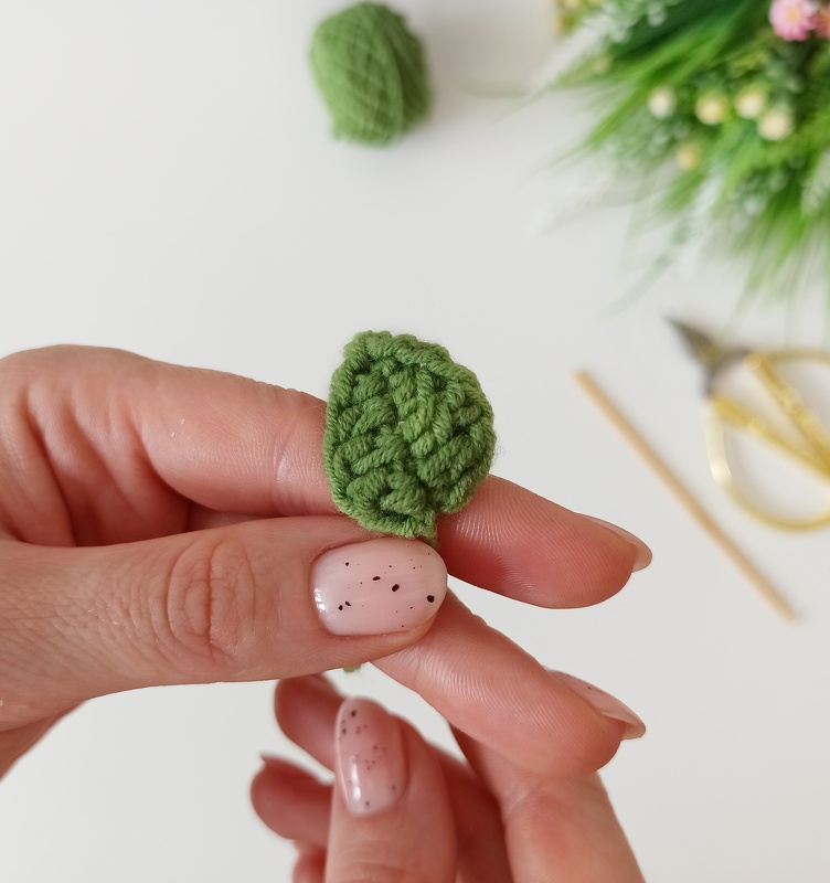 Flowers with leaves crochet pattern - Image 8