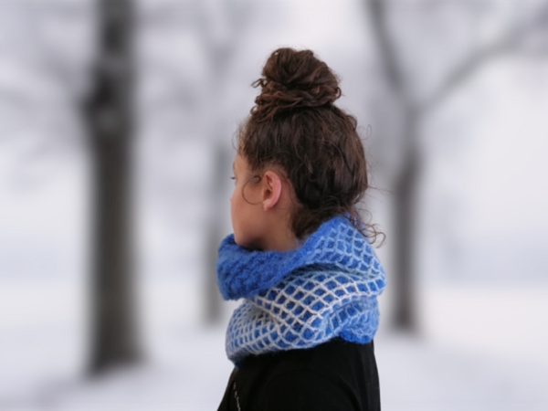 Reversible infinity scarf. Crochet pattern