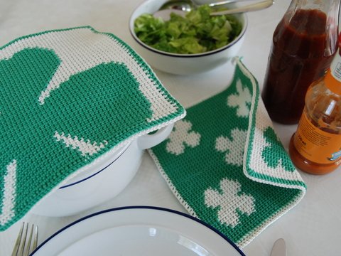 Häkelanleitung Doubleface-Topflappen Klee