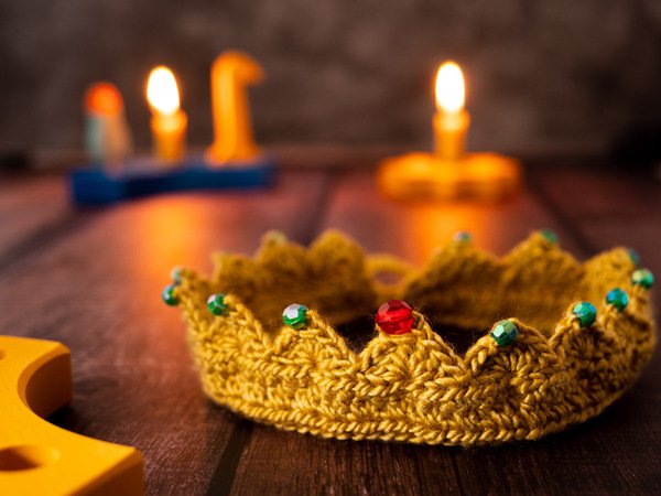 Häkelanleitung: Geburtstagskrone als Kronenband