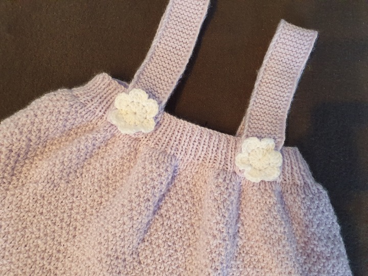Strickanleitung Baby Röckchen mit Trägern Größe 80/86!
