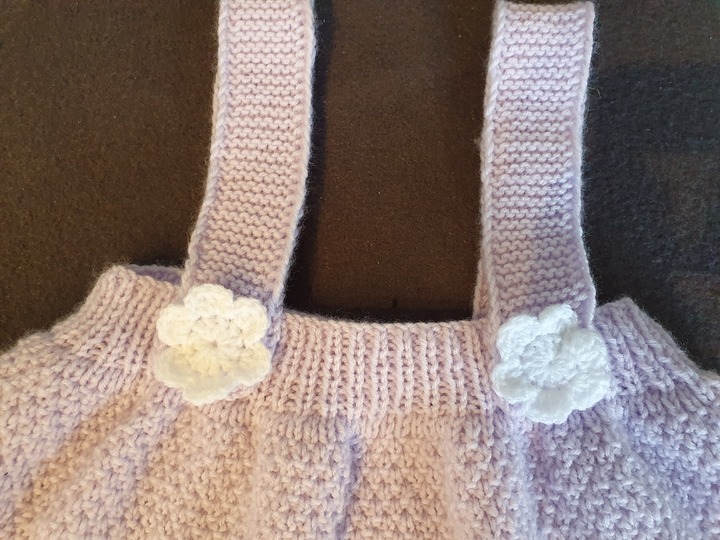Strickanleitung Baby Röckchen mit Trägern Größe 80/86!