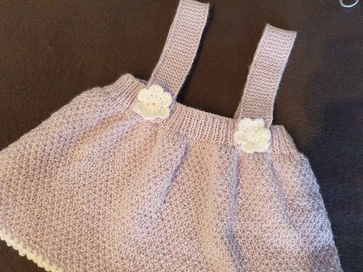 Strickanleitung Baby Röckchen mit Trägern Größe 80/86!