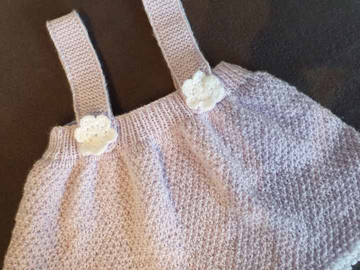 Strickanleitung Baby Röckchen mit Trägern Größe 80/86!