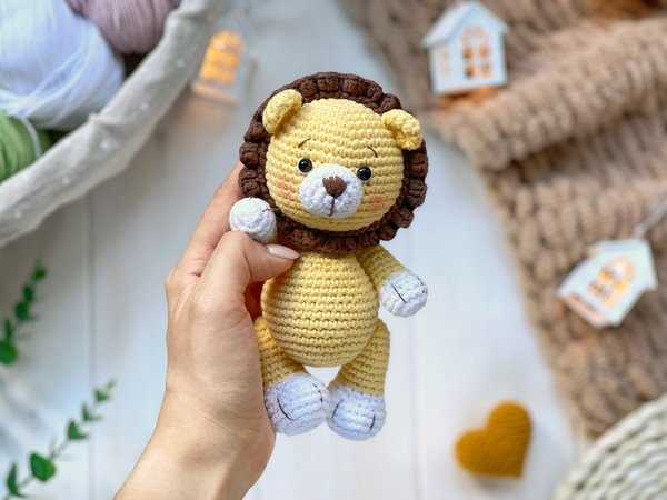 Amigurumi crochet pattern Lory the Lion (PDF)