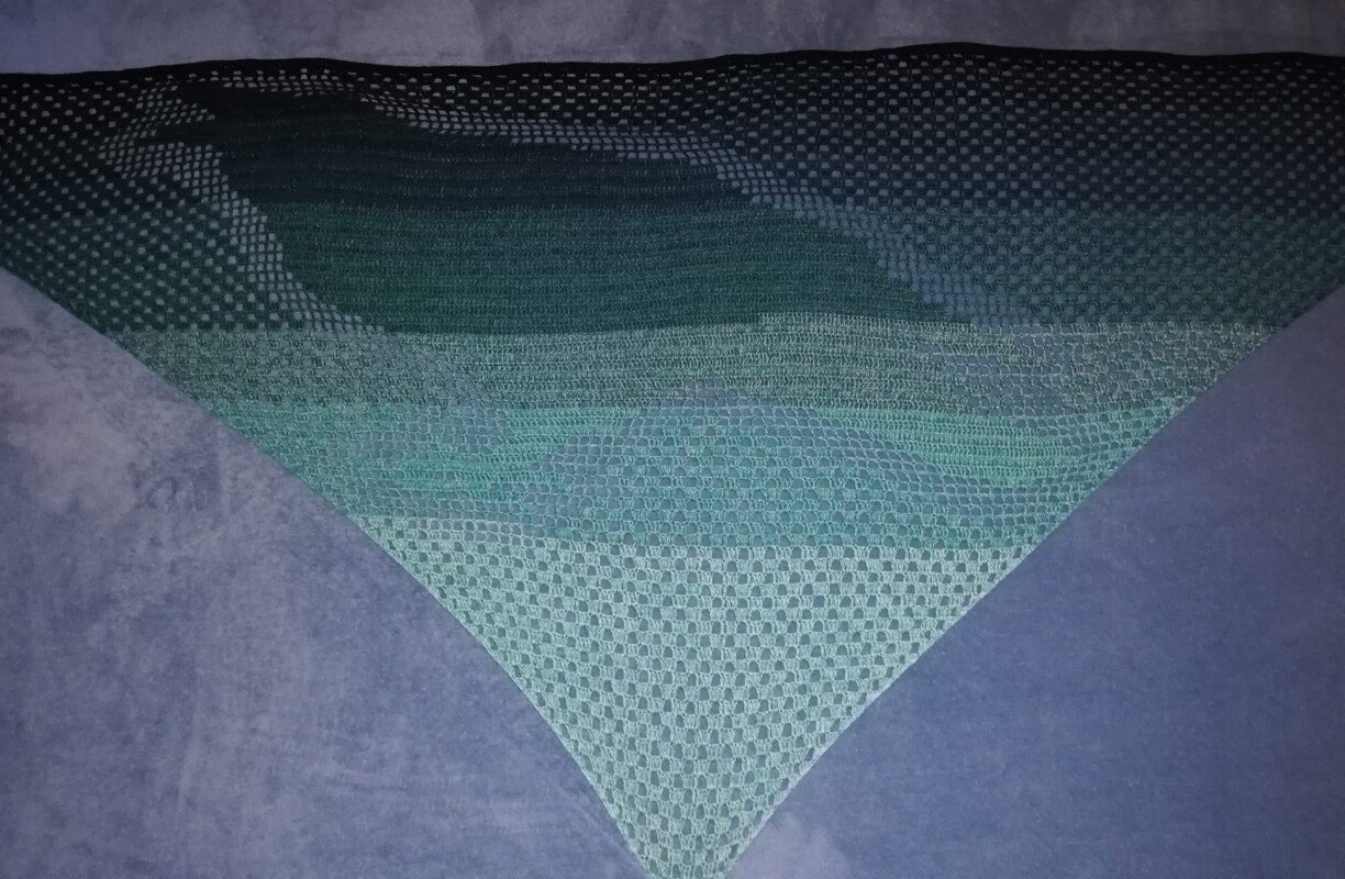 Motivtuch "Rabe", Dreiecktuch, Häkelanleitung - Bild 3