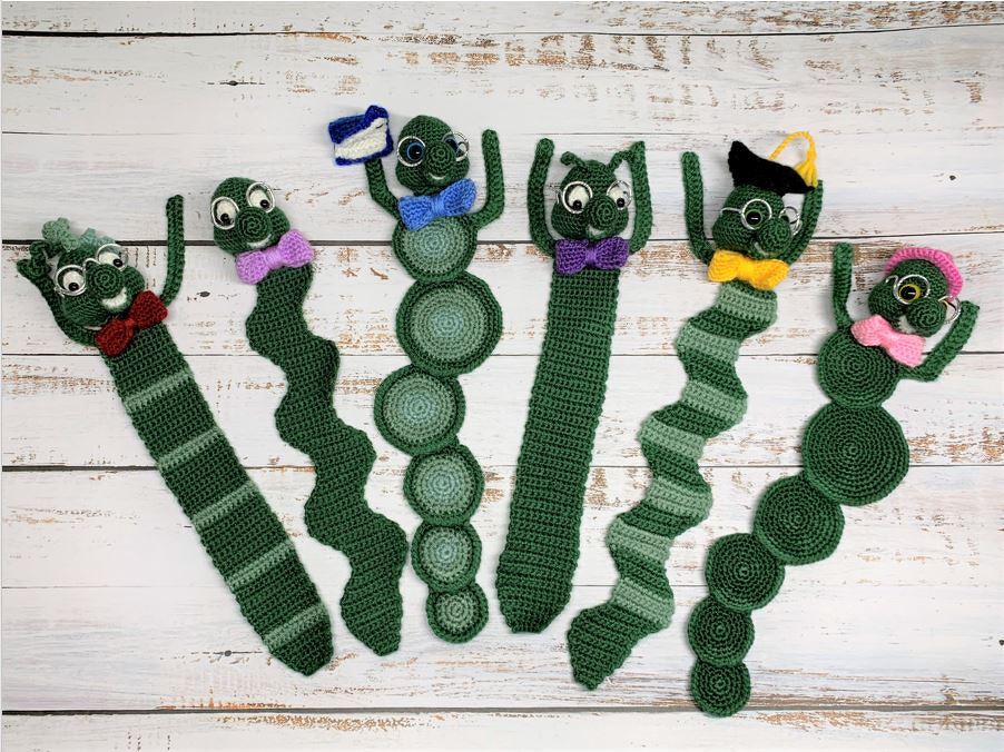Crochet pattern bookmark bookworm