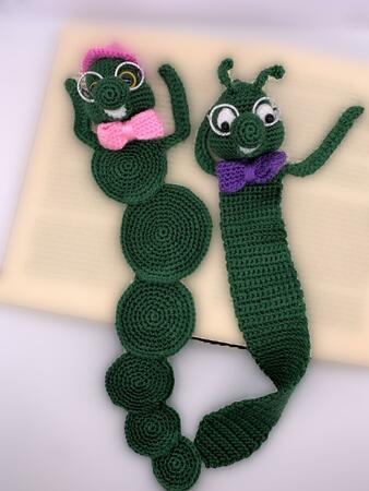 Crochet pattern bookmark bookworm