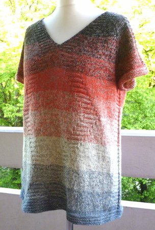 Rhombo - V-Ausschnitt-Shirt aus einem Farbverlaufsbobbel