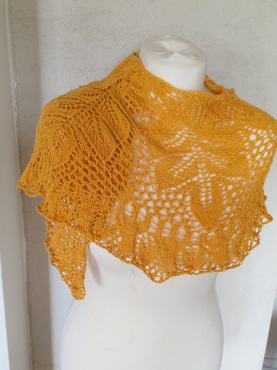 Anleitung Schulterwärmer mit Blattmuster und Lochmuster stricken