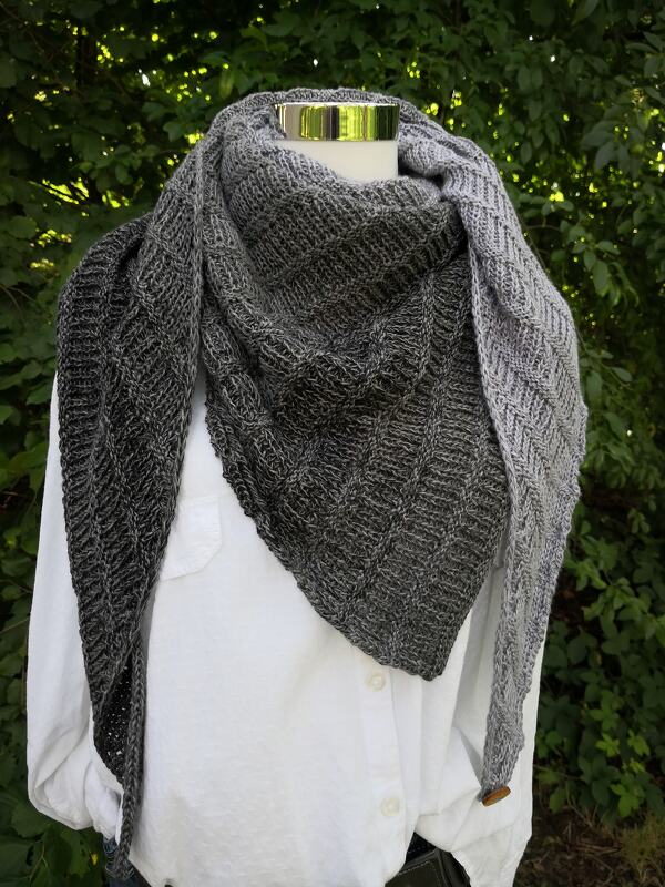 Jolly - kuschelweiches Stricktuch