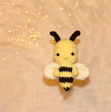 Bee Crochet Pattern and honeycombs