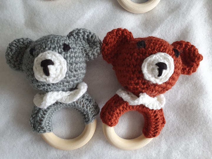 Häkelanleitung Babyrassel, Baby Bär!