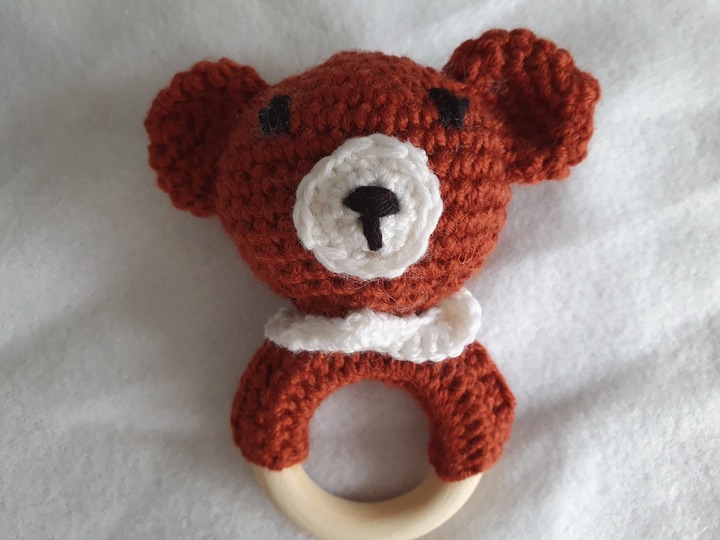 Häkelanleitung Babyrassel, Baby Bär!