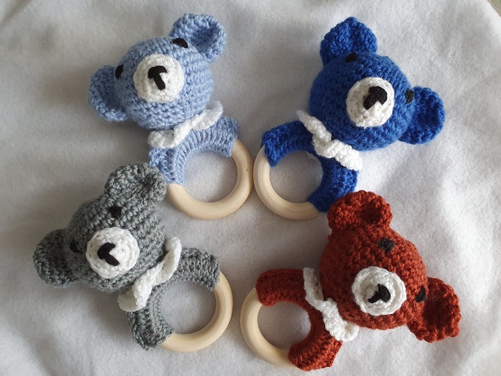 Häkelanleitung Babyrassel, Baby Bär!