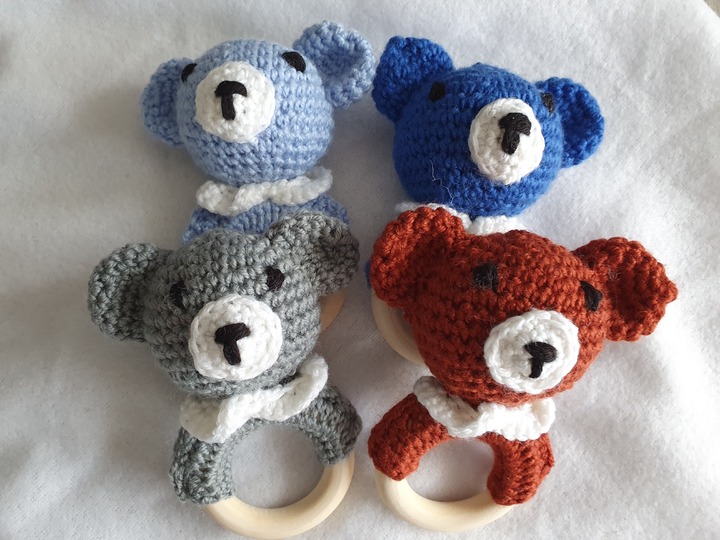 Häkelanleitung Babyrassel, Baby Bär!