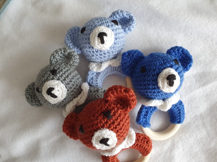 Häkelanleitung Babyrassel, Baby Bär!