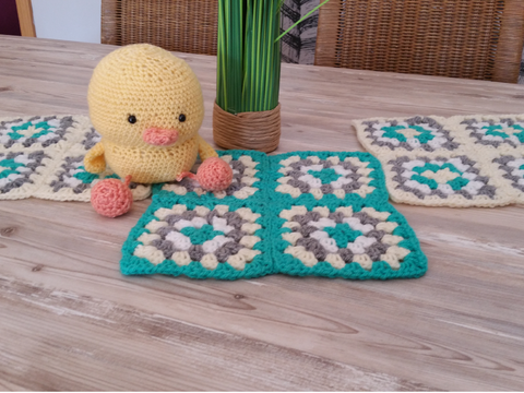 Granny Läufer, perfekte Deko für jeden Tisch