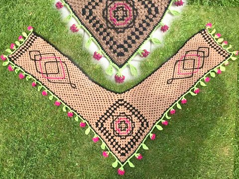 Tuch/Stola mIt Rosenknospen